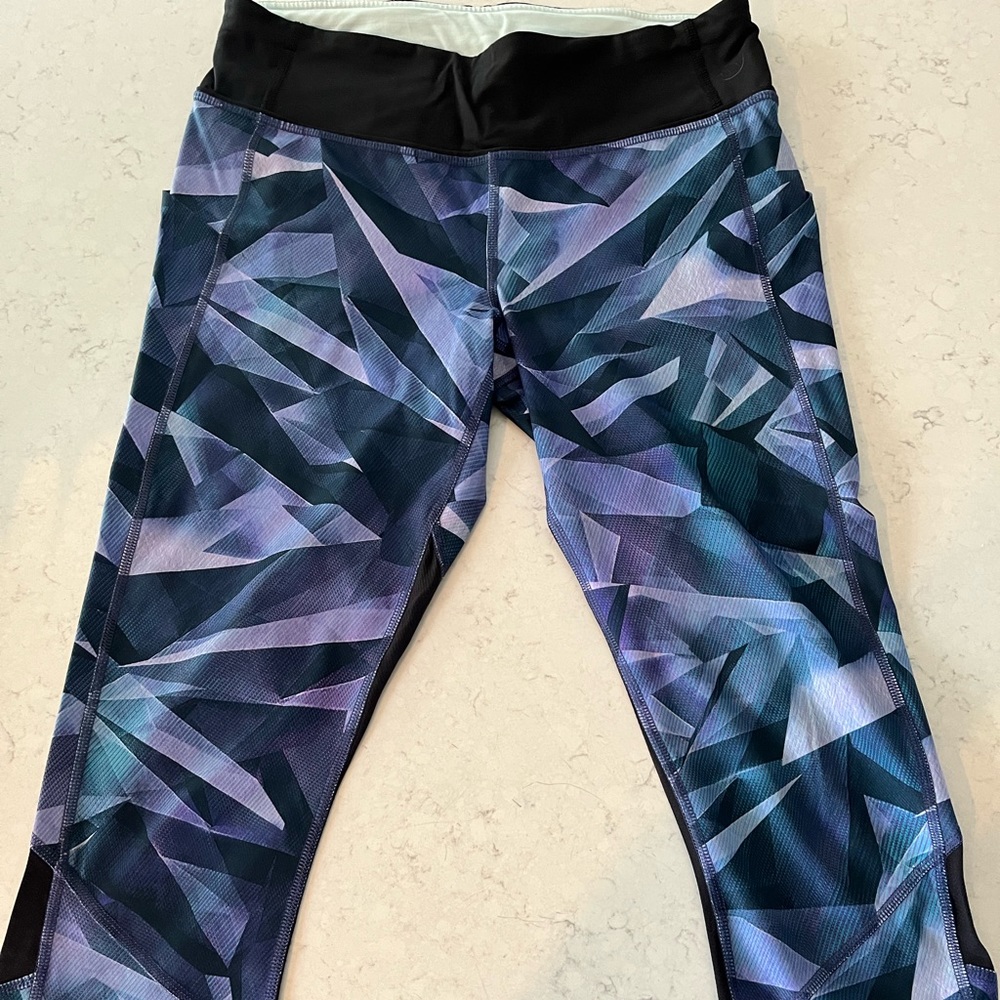 LULULEMON Wunder Under Crop Leggings 23” Size 6